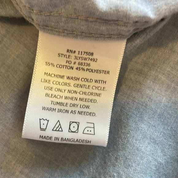 Levi’s pale blue button up top Medium - Picture 5 of 6